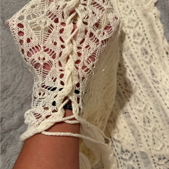 Elegant Cream Lace Beach Cover-Up - Picture 2 of 7